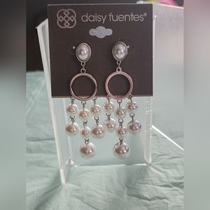 NEW!!! DAISY FUENTES LONG  PEARL DANGLES